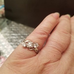 NEW - GORGEOUS Size 5 Ring